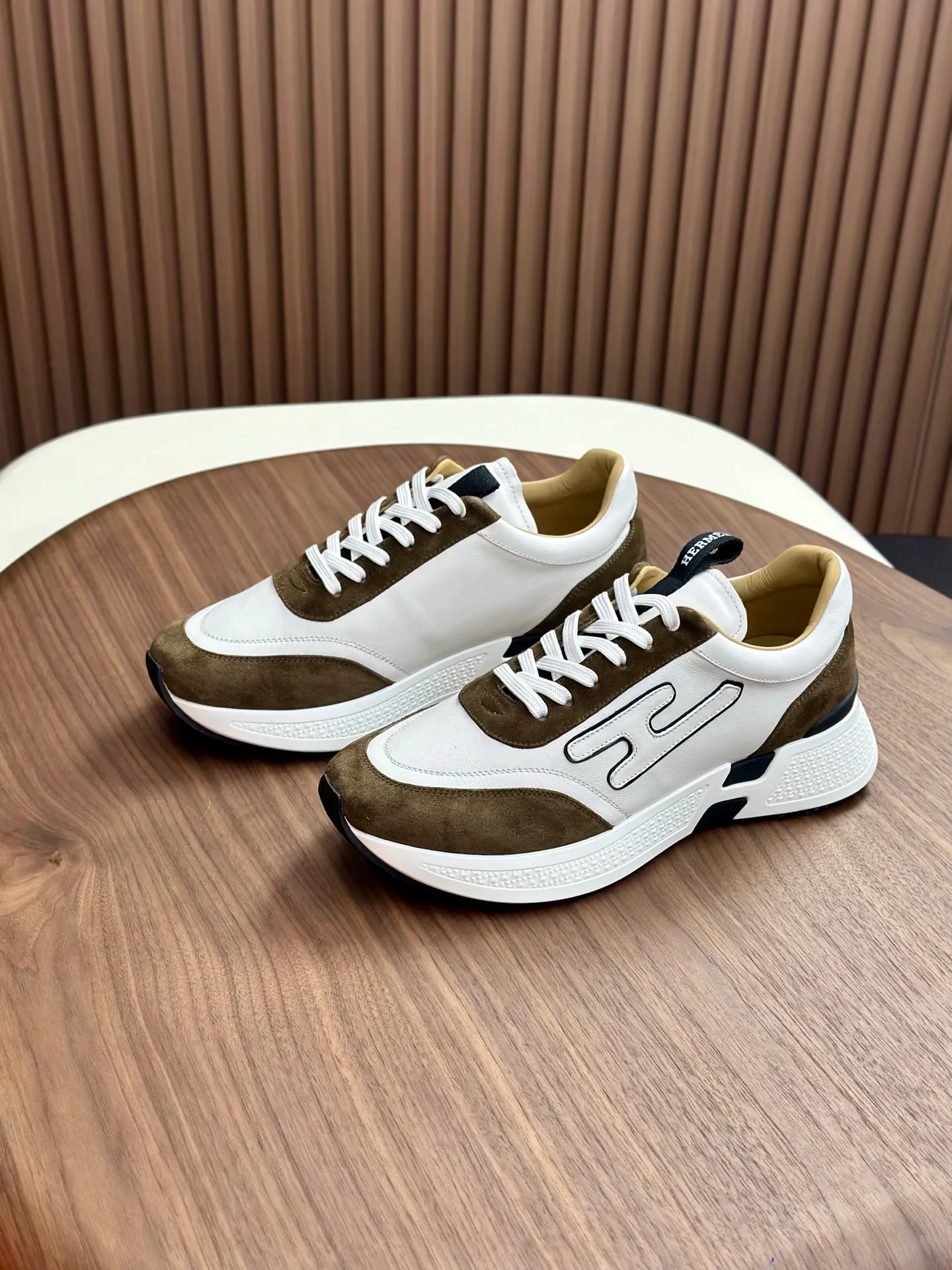 [HERMES] Hermès men's shoes 💰840💰 - High-end quality original order - Upper: 🔝 tumbled calfskin, brand canvas cloth, shoe body sewn with ´H´ pattern - Lining: water-dyed cowhide - Outsole: ultra-light T men's shoes 💰U foam rubber; two-color molded outsole - Ultra-high quality control, fine workmanship: highlighted (high-end, luxury, grade) -Size :39-44 (38, 45, can be customized)